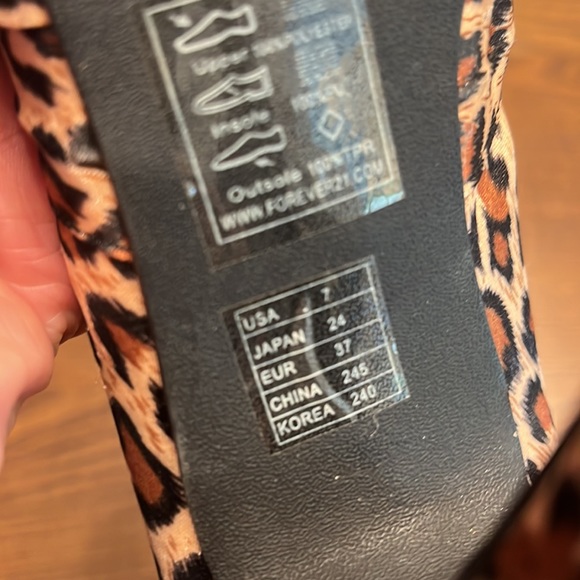 Forever 21 cheetah print platform heels - Picture 3 of 3